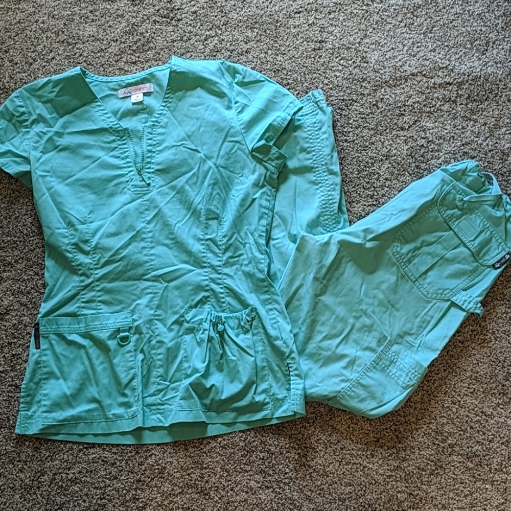 Scrub set